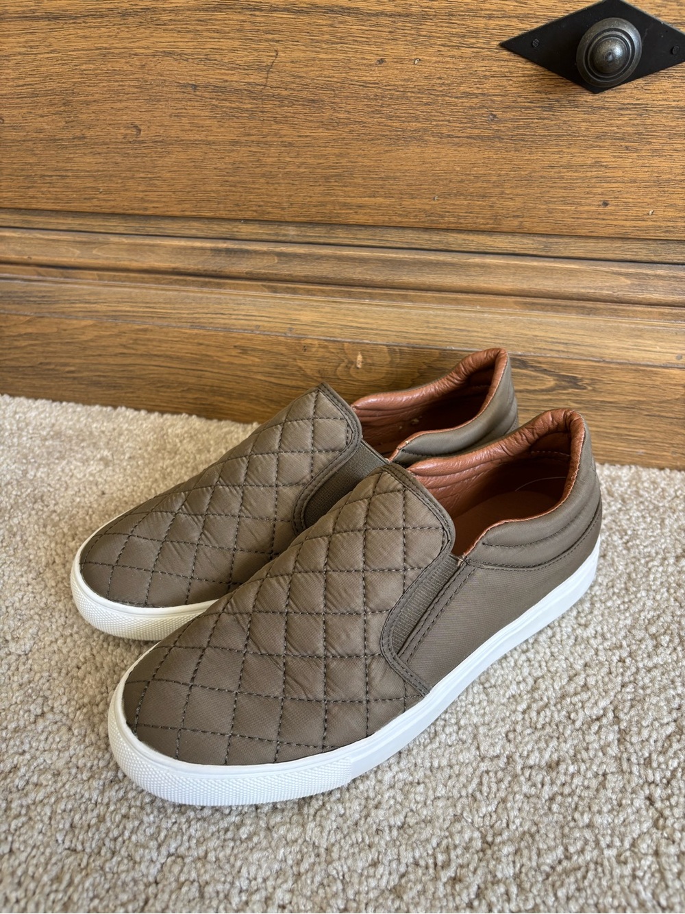 Steve Madden Women’s 8 Ellen Olive Green Quilted Slip-On Casual Sneakers